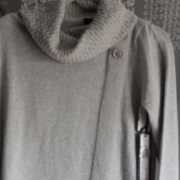 MOTION EVERYDAY ATHLEISURE NEW WITH TAGS WOMENS SIZE SMALL SWEATER - Picture 1 of 4